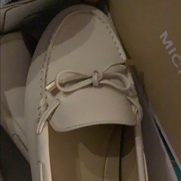 NIB Michael Kors Daisy Moccasins Moc white flat size 11 Leather new with box - Picture 4 of 14